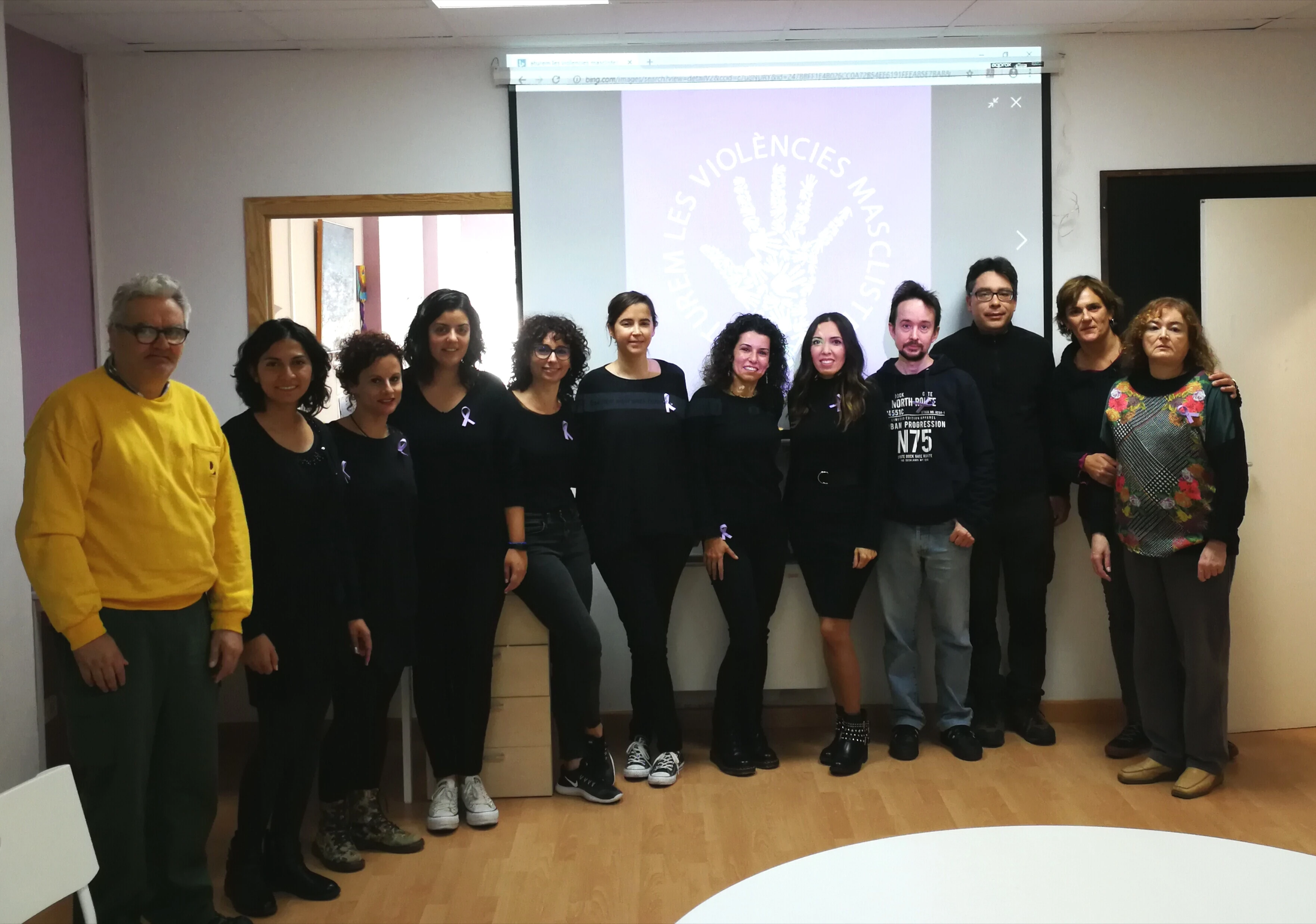Manifest i minut de silenci en el Dia Internacional contra la violència de gènere