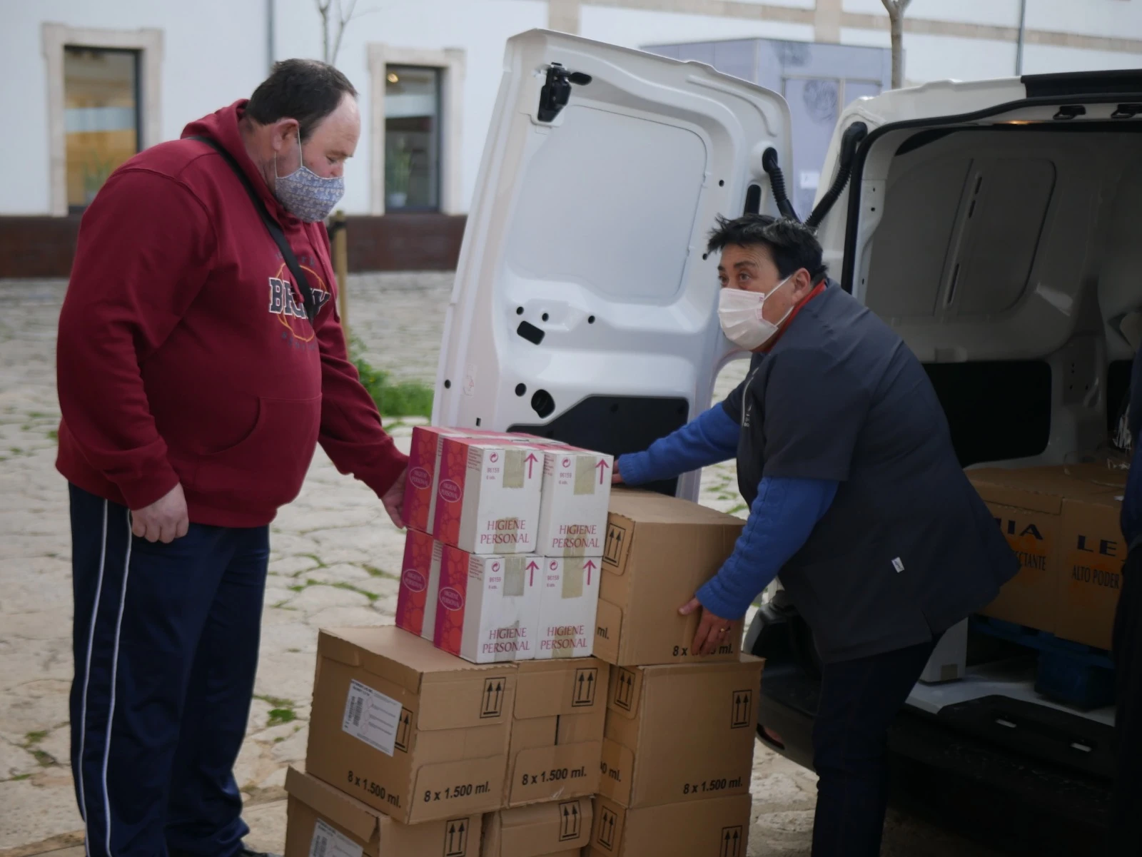 La Fundació Es Garrover lliura aliments i productes de primera necessitat per valor de 1.500€ a tres entitats socials d'Inca