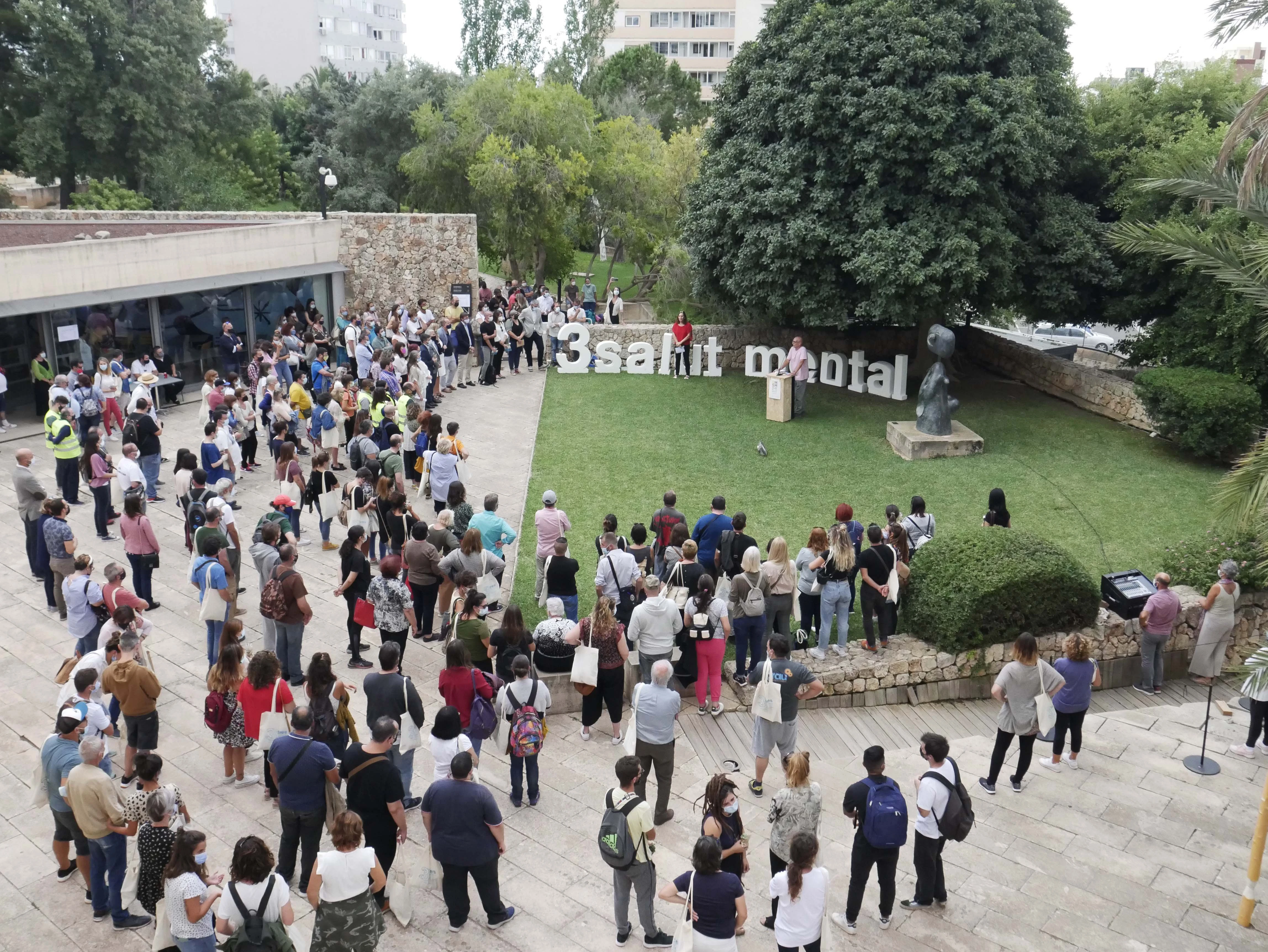 400 persones reivindiquen una cultura de la salut mental en una jornada artística i festiva a la Fundació Miró Mallorca