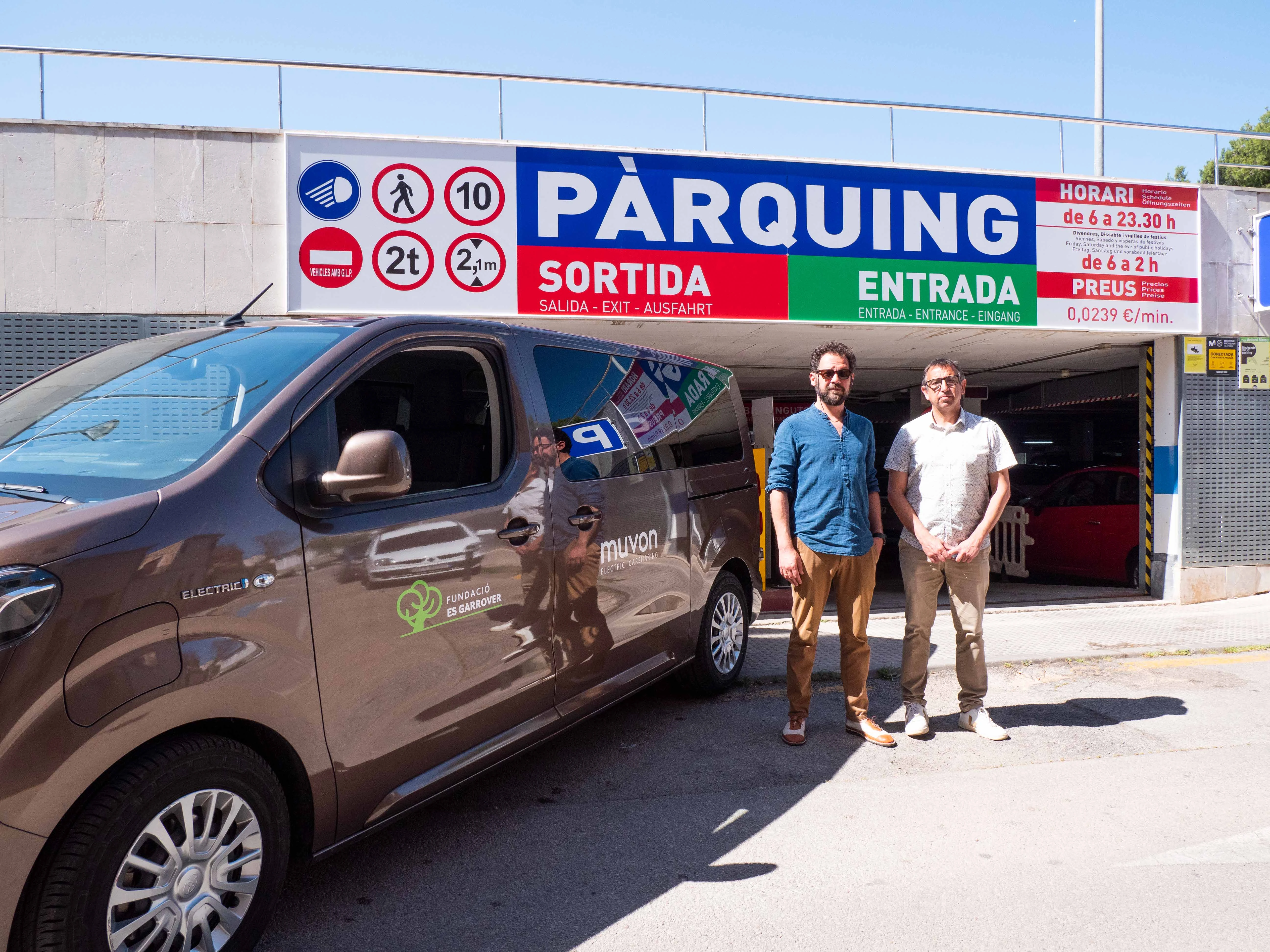 La Fundació Es Garrover aposta per la mobilitat intel·ligent i sostenible oferint als pàrquings d’Inca un nou servei de lloguer de vehicles elèctrics per hores gràcies a l’aliança amb Muvon