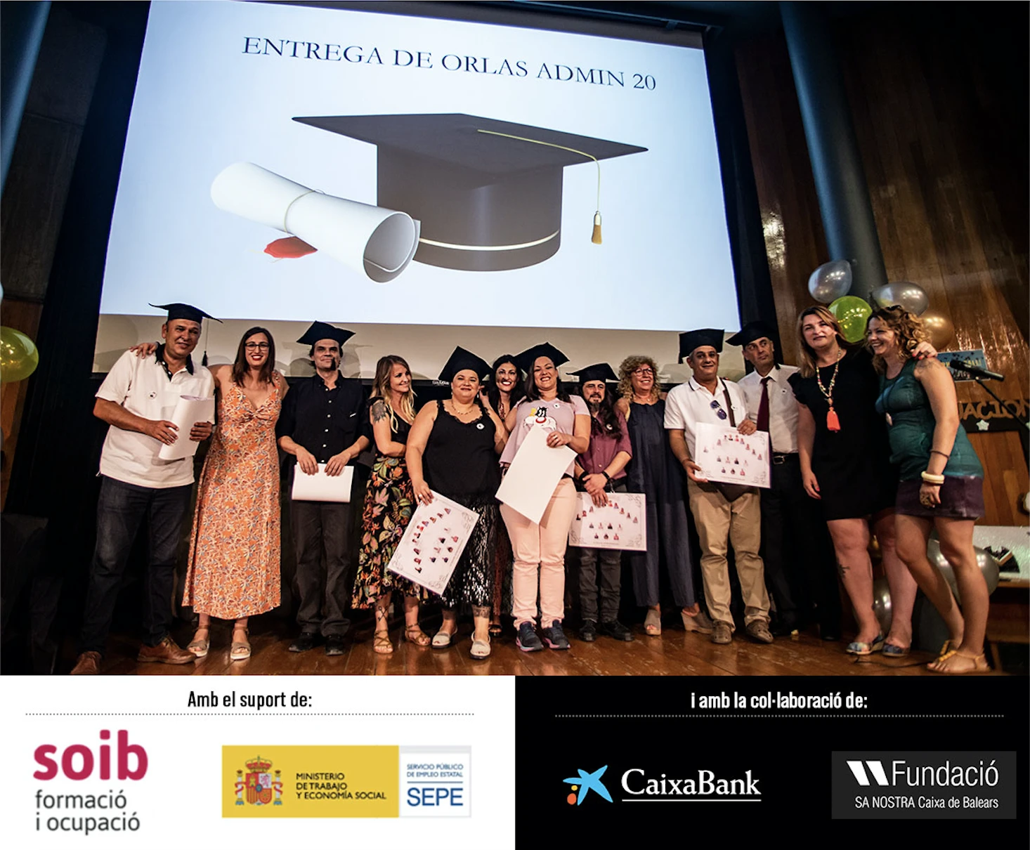 Emotiva graduació de 17 persones dels programes de Formació Professional Dual d’Auxiliar Administratiu i Operacions Bàsiques de Restaurant i Bar