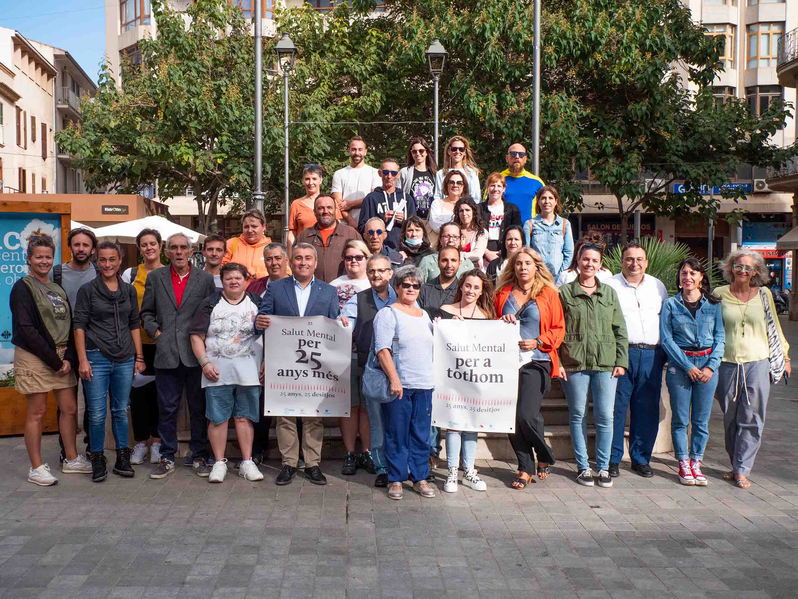 Els carrers d’Inca s’omplen de desitjos per la salut mental amb l’exposició "25 anys, 25 desitjos" que commemora l’aniversari de la Fundació Es Garrover