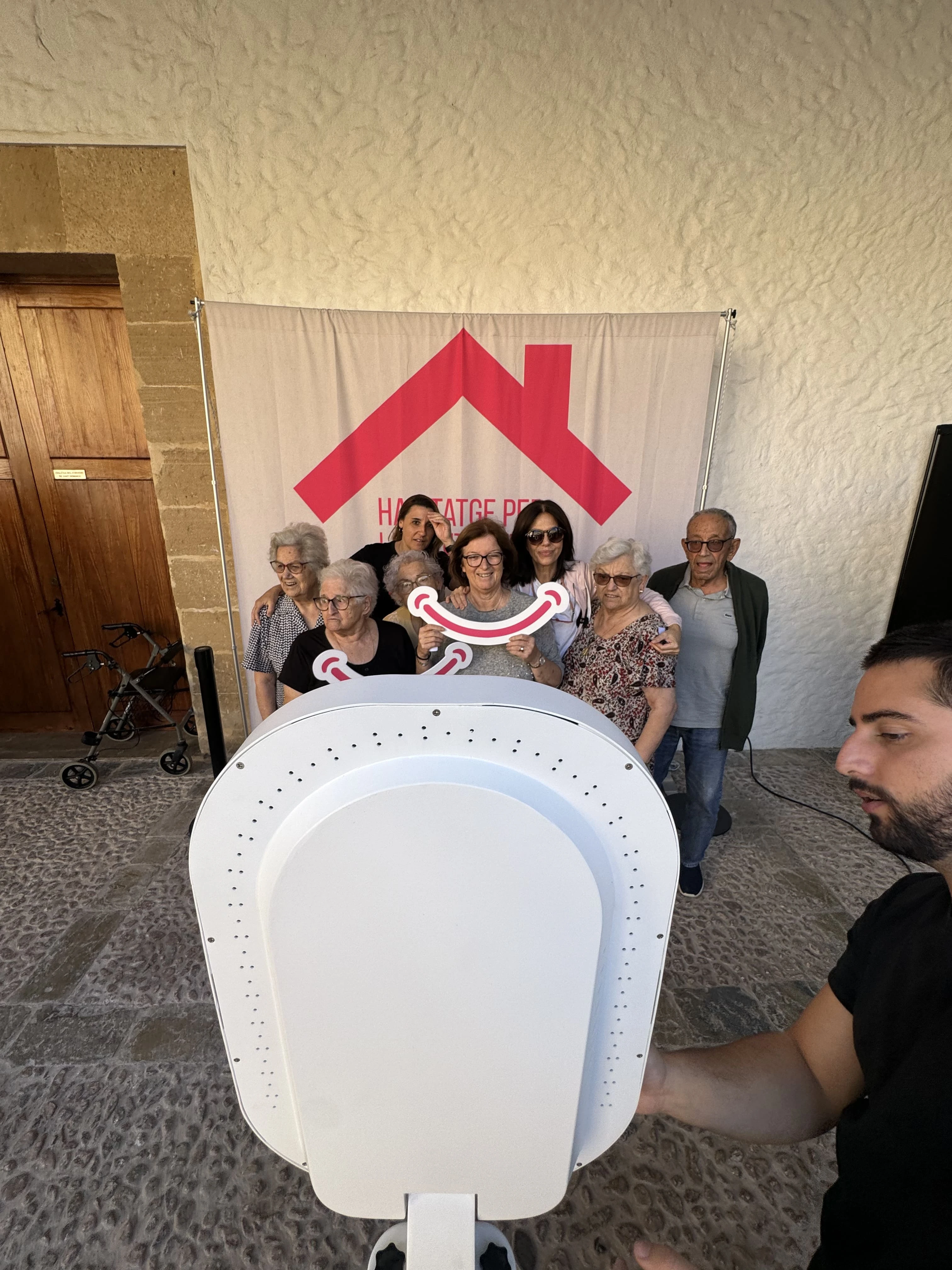 Més de 500 persones reivindiquen el dret a l’habitatge en l’acte del Dia Mundial de la Salut Mental