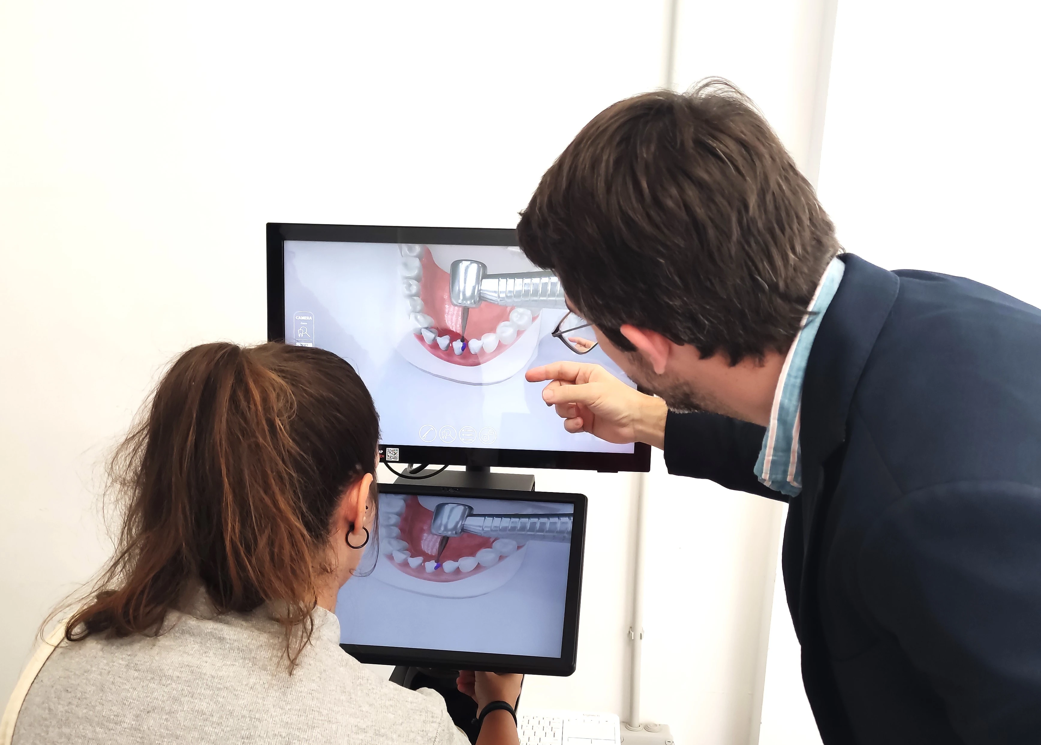 La Fundació Es Garrover i l'Escola Universitària ADEMA signam un conveni per a millorar la salut bucodental de persones amb trastorns de salut mental 