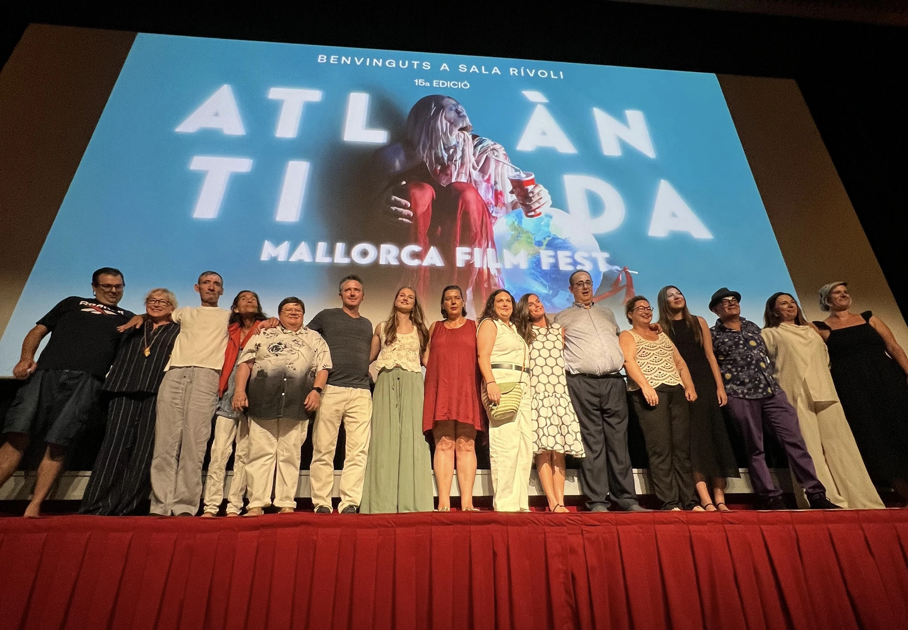 La Reina, la Princesa Leonor i la Infanta Sofia assisteixen a l’estrena d’“En un lugar de la mente” a l’Atlàntida Mallorca Film Fest