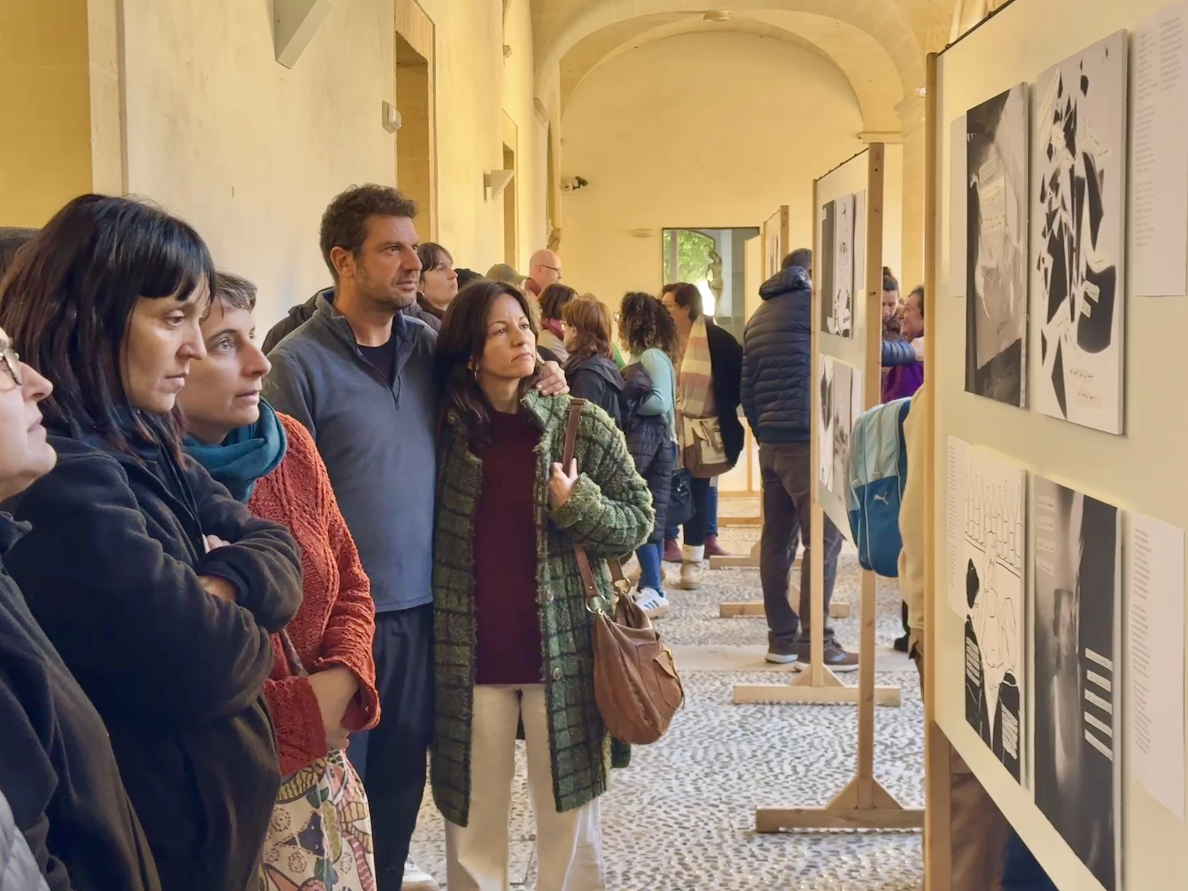 Estel de Llevant inaugura la exposición “25N, 25 Mujeres”, un proyecto artístico colectivo para visibilizar las violencias machistas y su impacto en la salud mental