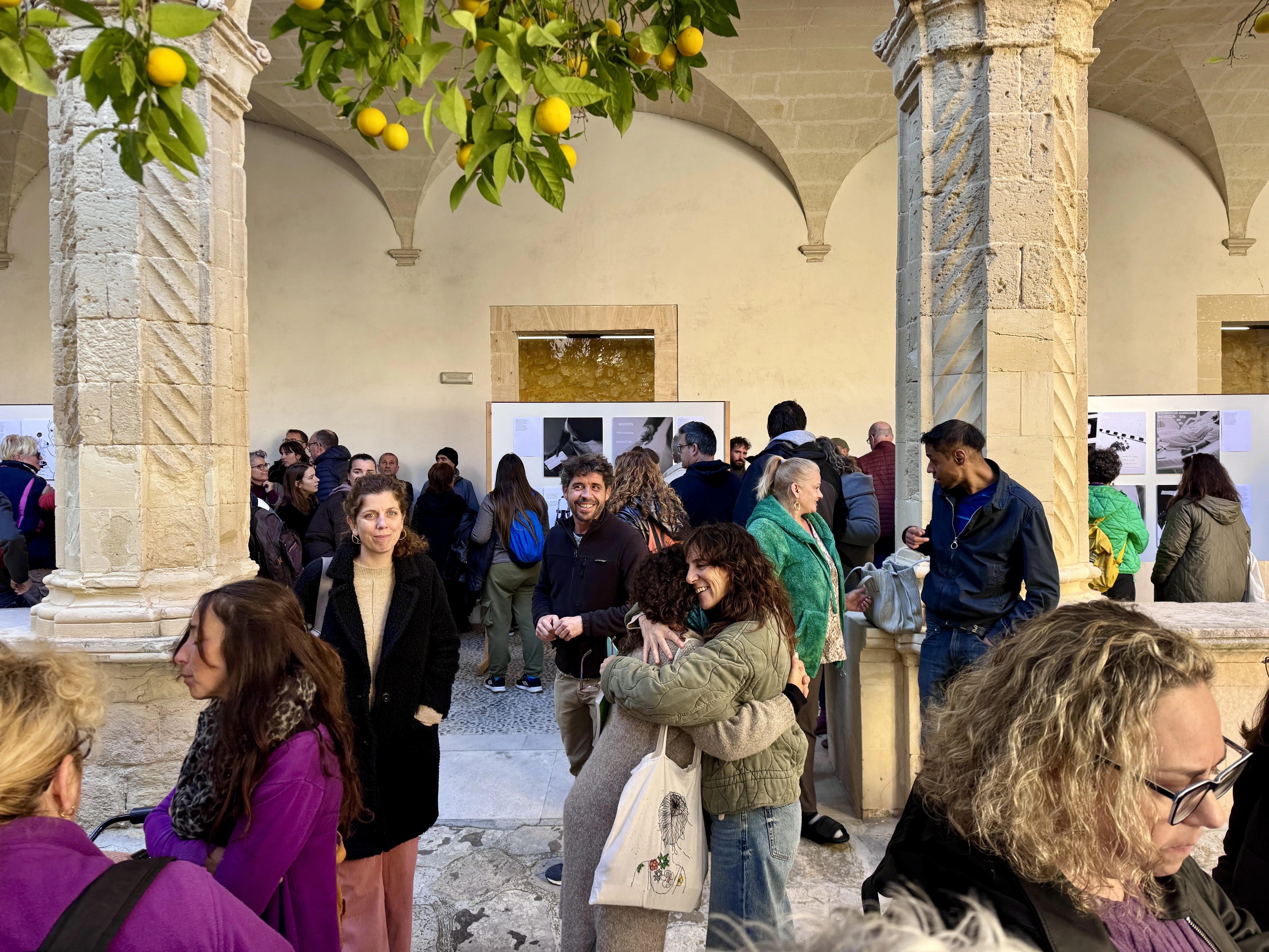 Estel de Llevant inaugura l’exposició “25N, 25 Dones”, un projecte artístic col·lectiu per visibilitzar les violències masclistes i el seu impacte en la salut mental