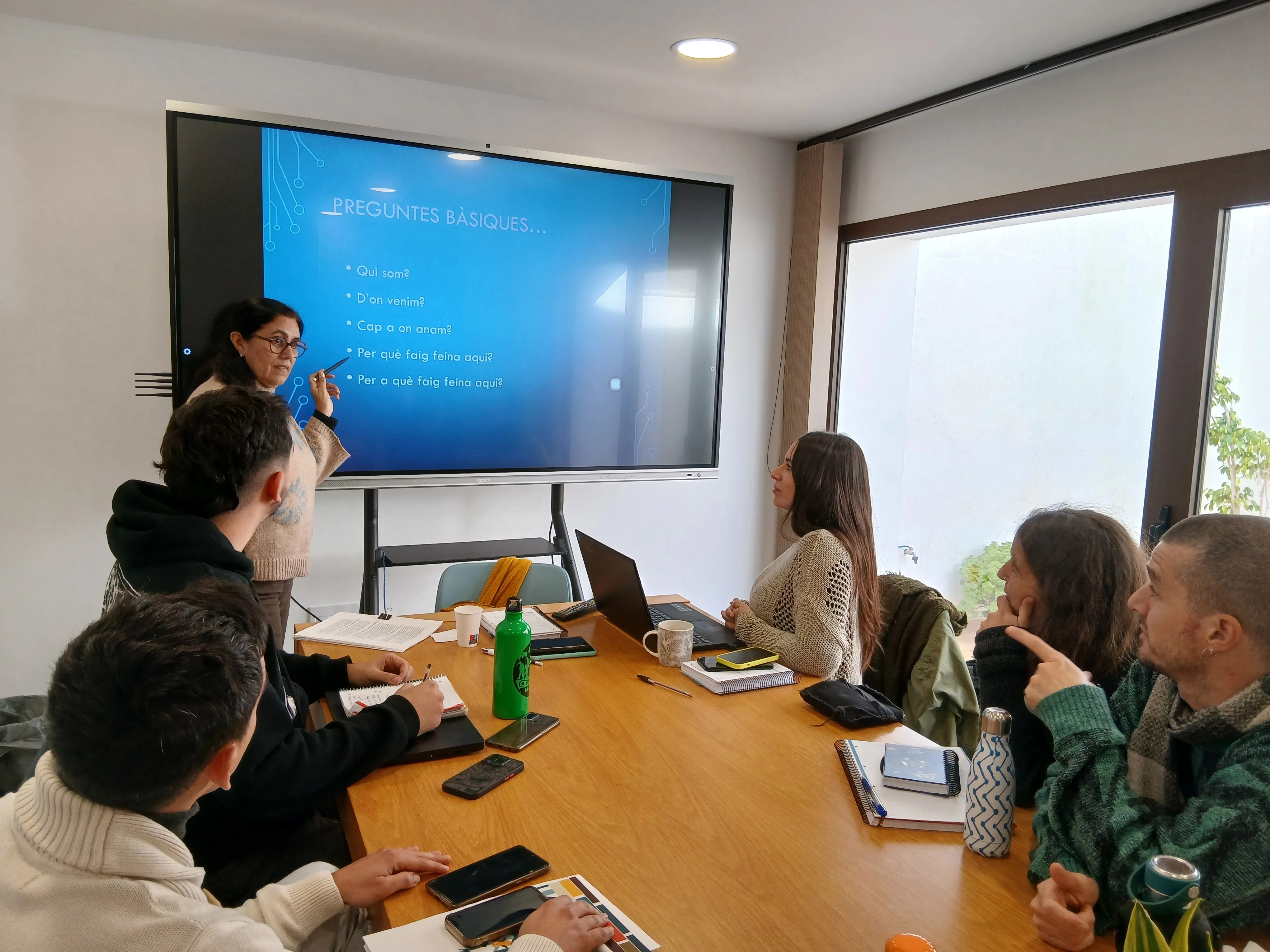 El proyecto de digitalización de Estel y la Fundación ”la Caixa” con CaixaBank llega a casi 1.500 personas